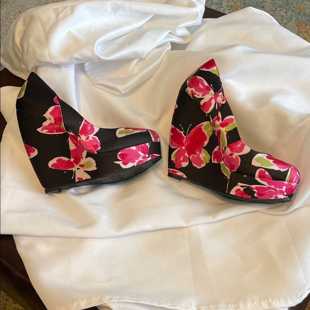 Elle Black Heels with Pink Floral Design - Picture 2 of 7